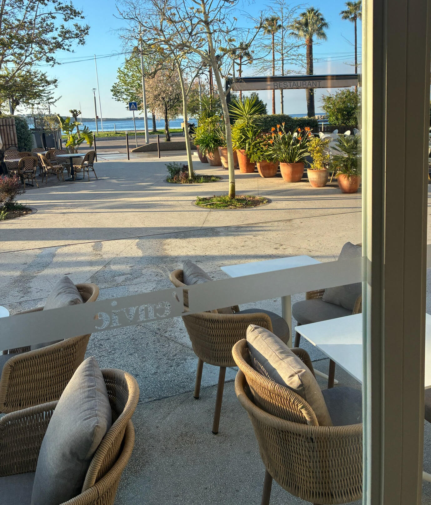 Nettoyage de vitres de restaurant à Bandol